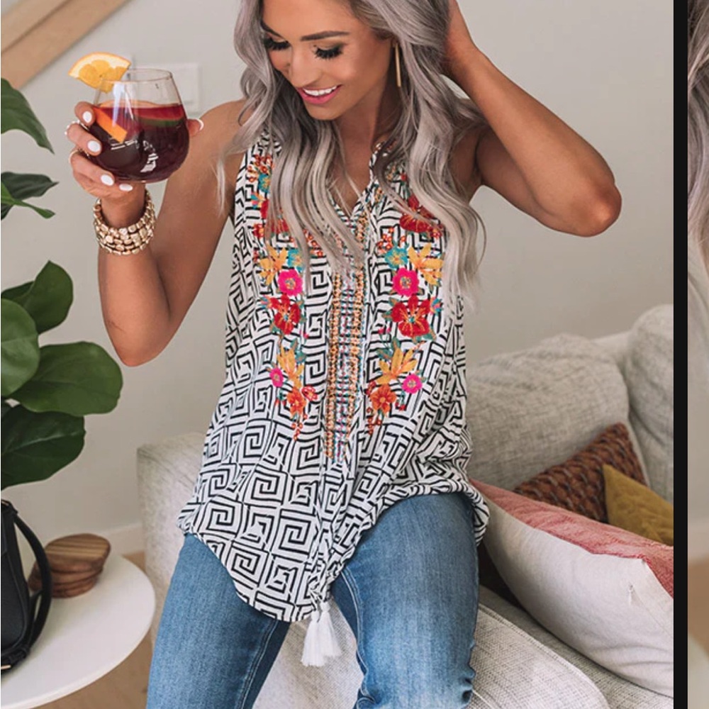 Shop impressions, sleeveless tunic, top with embroidered flowers. Size small.